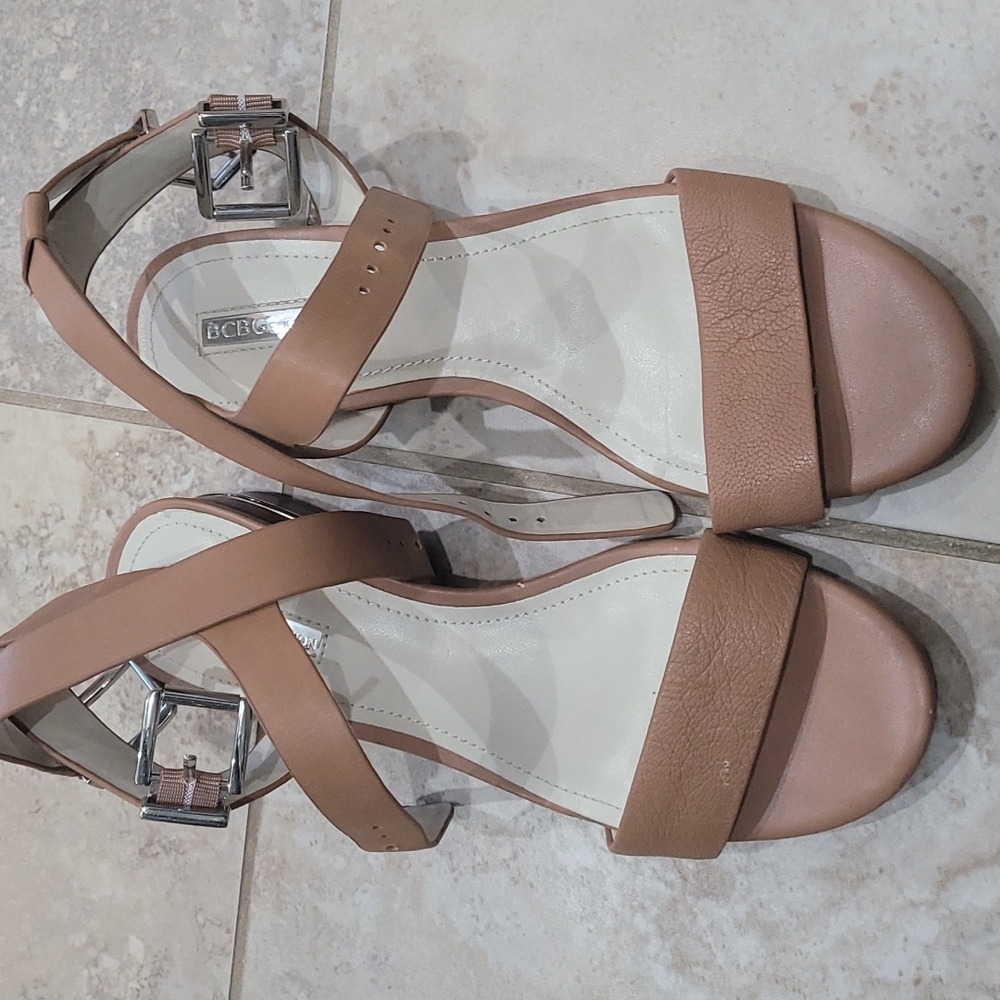 Sandal, tan, size 8